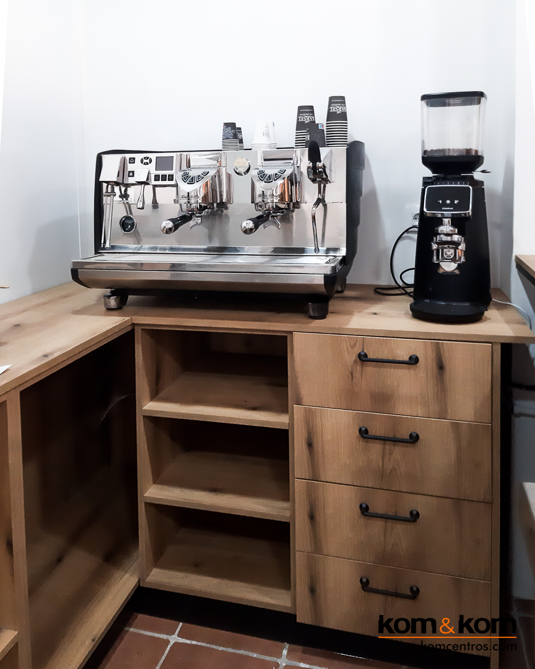 Muebles para cafetería hechos a medida - Proyecto de amueblamiento